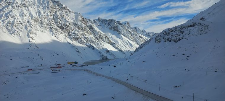 El cruce a Chile está afectado por los fuertes temporales en alta montaña Foto: Los Libertadores
