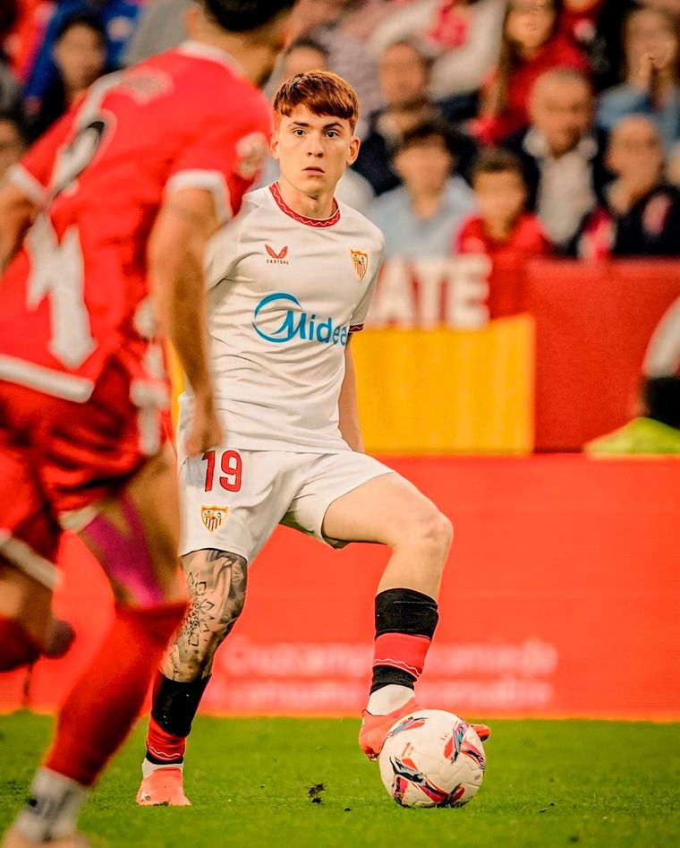 El Colo solo disputó 466 minutos con la camiseta de Sevilla y su préstamo a Porto quedó en stand-by. Foto: @colo.barco