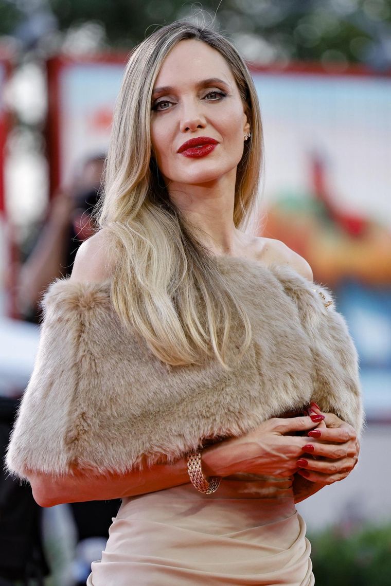 Angelina Jolie demostró una vez más que es una de las mujeres más bellas de la actualidad Foto: EFE