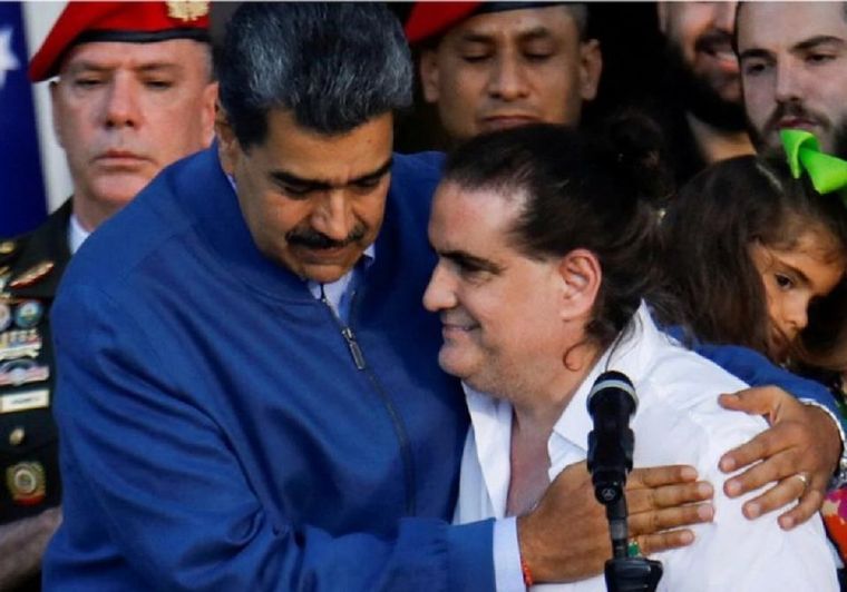 Maduro y Saab, con una relación muy cercana y sospechosa. Foto: Gentileza