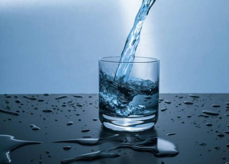 Reemplaz&aacute; el agua fr&iacute;a por agua tibia o a temperatura ambiente.