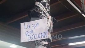 Un negocio de indumentaria en San Salvador de Jujuy desató indignación al colgar en su vidriera un maniquí envuelto en bolsas negras, simulando el cuerpo de una mujer asesinada. Un negocio de indumentaria en San Salvador de Jujuy desató indignación al colgar en su vidriera un maniquí envuelto en bolsas negras, simulando el cuerpo de una mujer asesinada.