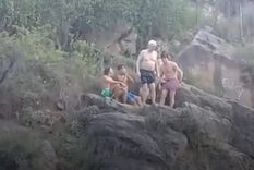 El anciano realizó un clavado perfecto sobre un río de Córdoba y causó sensación entre los presentes