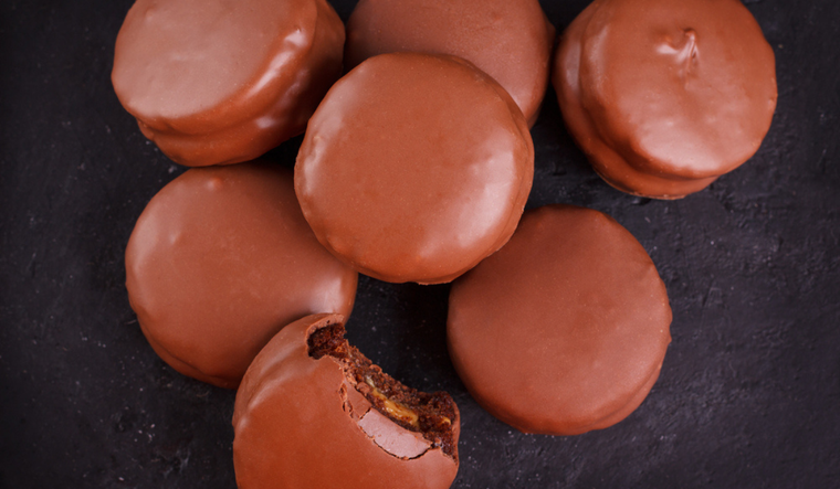 Cómo hacer alfajores de chocolate caseros paso a paso Foto: Shutterstock