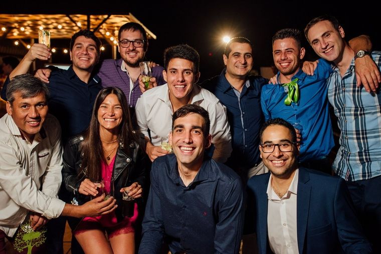 Los chicos disfrutaron de la barra de tragos.