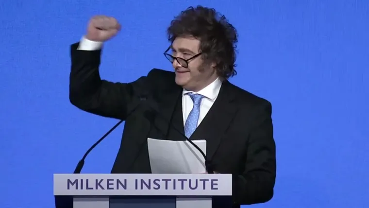 Javier Milei decidió convertirse en el fusible de un funcionario que, independientemente de lo que digan los jueces. Javier Milei decidió convertirse en el fusible de un funcionario que, independientemente de lo que digan los jueces.