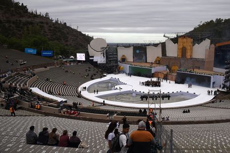 Desde que la Fiesta de la Vendimia comenzó a festejarse hace 90 años, siempre se desarrolló en escenarios enclavados en el Parque General San Martín. Desde que la Fiesta de la Vendimia comenzó a festejarse hace 90 años, siempre se desarrolló en escenarios enclavados en el Parque General San Martín.