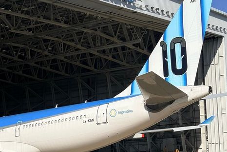 Aerolíneas Argentinas presentó el avión de la Scaloneta y anunció cambios en los vuelos al Mundial Aerolíneas Argentinas presentó el avión de la Scaloneta y anunció cambios en los vuelos al Mundial