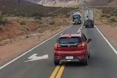 Un conductor chileno casi causa otra tragedia en alta montaña Foto: Captura de video