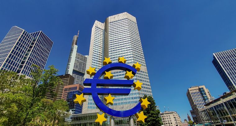 El Banco Central Europeo ve una economía debilitada, alejándose del rebrote inflacionario, lo que profundiza la baja de las tasas de interés. Foto: shutterstock