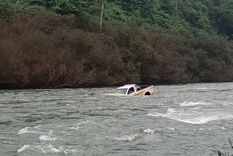 La camioneta cayó de un puente Foto: Argentina.gob.ar