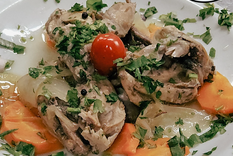 Entre los platos del restaurante había carpincho al escabeche.