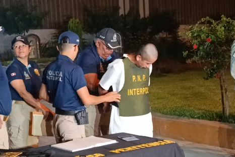 fuerte operativo en ezeiza por el arribo de pequeno j, el principal acusado por el triple crimen fuerte operativo en ezeiza por el arribo de pequeno j, el principal acusado por el triple crimen