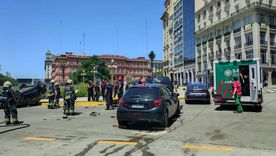 Choque y vuelco frente a la Casa Rosada: tres personas resultaron heridas