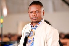 huye el pastor que jura que flota y que ha curado el vih en sudafrica