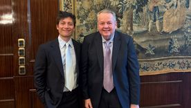 El asesor presidencial Santiago Caputo junto a Barry Bennett, el lobista con profundos lazos con Donald Trump, en su primera visita a la Casa Rosada. El asesor presidencial Santiago Caputo junto a Barry Bennett, el lobista con profundos lazos con Donald Trump, en su primera visita a la Casa Rosada.