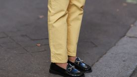 Revisa el zapatero de tu papá o abuelo y aprende a renovar estos mocasines Foto: Fashionista