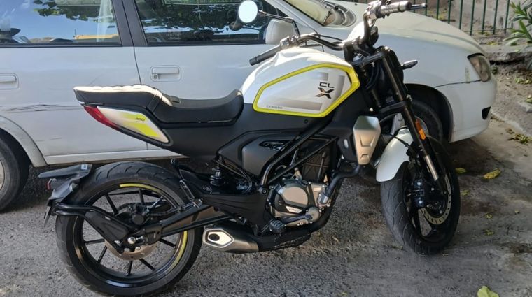 La Moto CF CLX 300 robada horas antes en una concesionaria de Ciudad de Mendoza. 