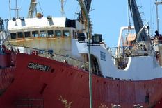 El barco pesquero tiró las redes en busca de langostinos y terminó sacando merluza