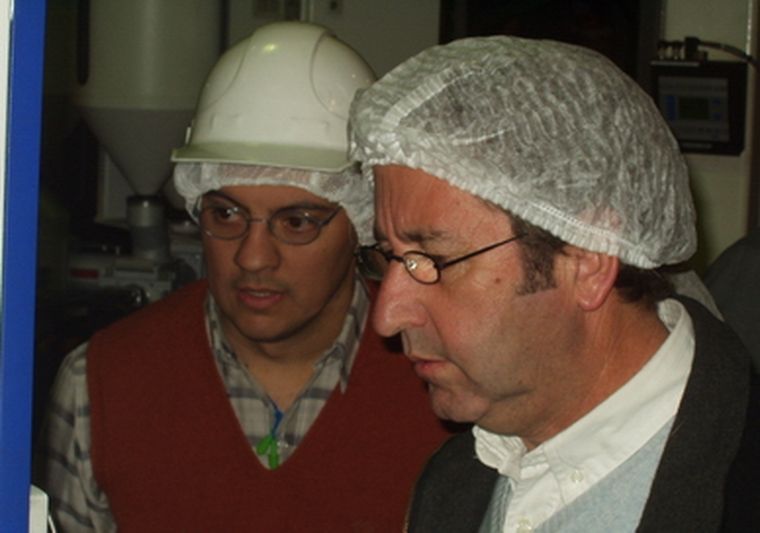 Cobos visitó Plastiandino e hizo un importante anuncio.