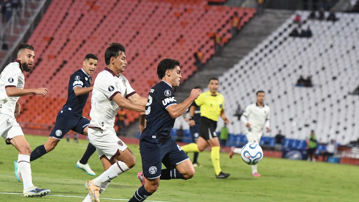 En vivo: en su debut, Independiente Rivadavia vence 1-0 a Bolívar desde el arranque