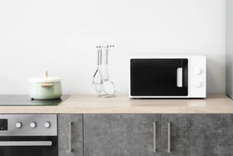 Hay espacios que no proporcionan una ubicación segura del microondas. Foto: Shutterstock