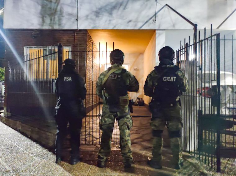 El operativo de la PSA se desplegó mediante cuatro allanamientos simultáneos en distintas localidades del Área Metropolitana de Buenos Aires