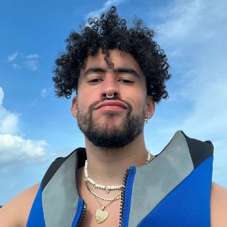 Bad Bunny se une lista de cantantes que incursionaron en la gastronomía. Un ejemplo de ello es Nicky Jam.