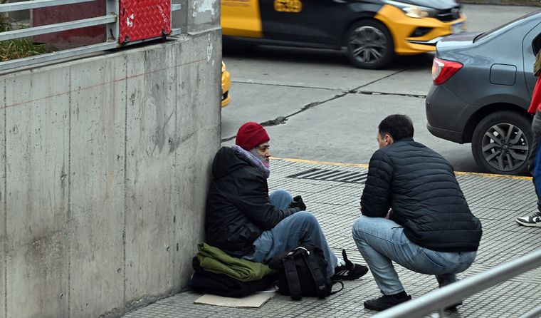 Diego tiene diabetes, una herida que no cierra y ningún techo. Hace 15 años vive en la calle. Diego tiene diabetes, una herida que no cierra y ningún techo. Hace 15 años vive en la calle.
