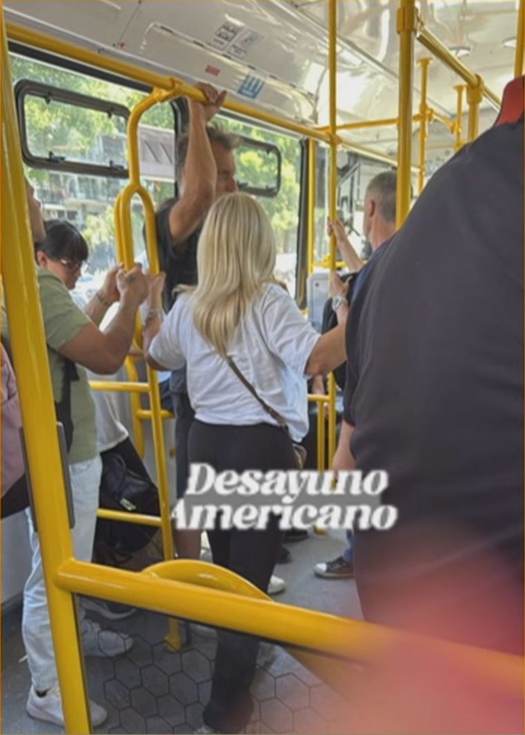 Nora Colosimo fue vista viajando en transporte público. Nora Colosimo fue vista viajando en transporte público.