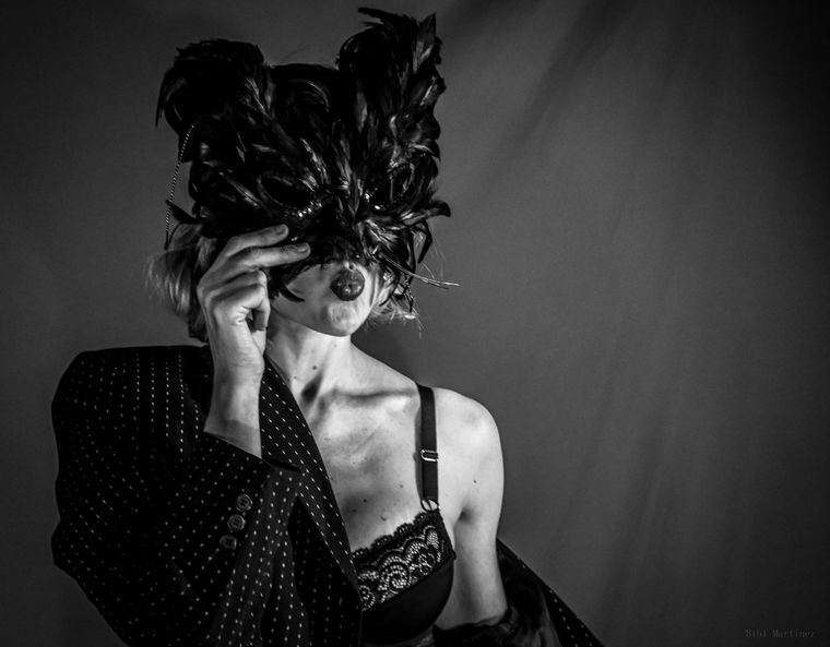 El burlesque es una danza sensual y erótica que fomenta el amor propio y el empoderamiento femenino.