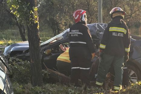 Así quedó el auto del joven que murió en el accidente ocurrido en San Rafael. Así quedó el auto del joven que murió en el accidente ocurrido en San Rafael.