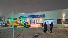 El conductor impactó contra la pared de una escuela El conductor impactó contra la pared de una escuela