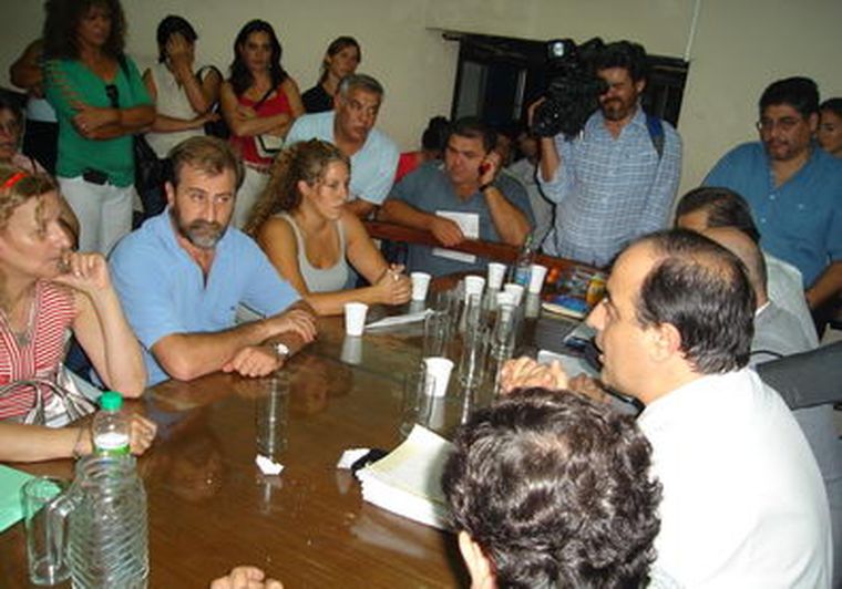 Se firmó el acuerdo de paritarias. Foto: mdz