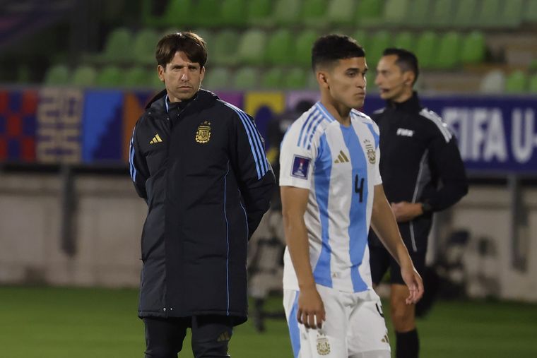 La Sub 20 goleó y ya está en octavos . Diego Placente se ilusiona con lo que viene y piensa en Italia.