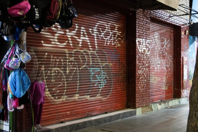 Los grafitis en el centro mendocino están a la orden del día Foto: Santiago Tagua/MDZ