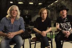 axl rose se muestra por primera vez junto con ac/dc