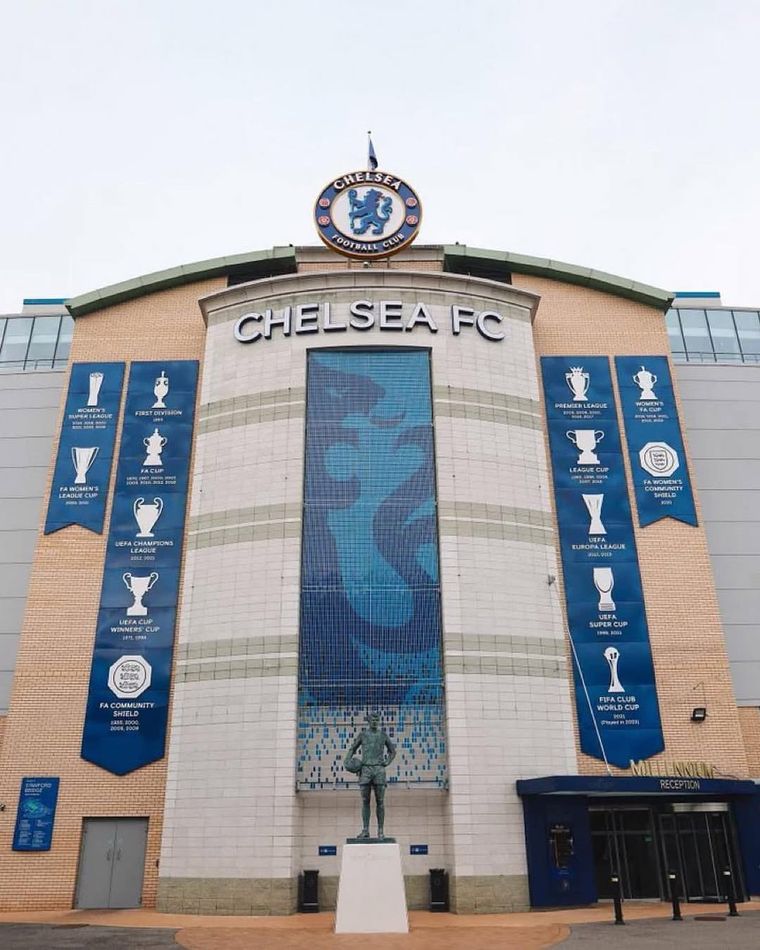 Entre artistas, pintores y poetas, se erigió el colosal Stamford Bridge, la casa del Chelsea que busca un lugar en la final del Mundial de Clubes FIFA 2025. Entre artistas, pintores y poetas, se erigió el colosal Stamford Bridge, la casa del Chelsea que busca un lugar en la final del Mundial de Clubes FIFA 2025.