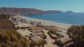 El pueblo de Guanaqueros combina playas extensas, mar calmo y un ritmo ideal para el descanso. El pueblo de Guanaqueros combina playas extensas, mar calmo y un ritmo ideal para el descanso.