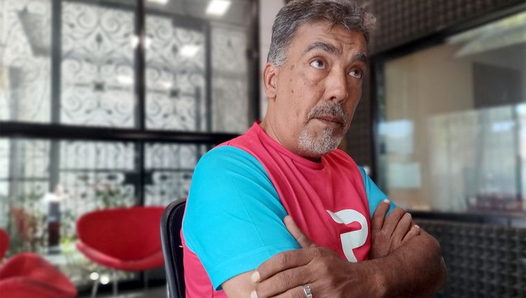 Alberto Varela es vocero de las y los cadetes de Pedidos Ya que llevarán adelante la medida del paro en Mendoza, como en el resto del país. Foto: Walter Moreno/MDZ con Moto G54