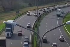 El incidente se produjo en el Camino del Buen Ayre, a la altura de Ituzaingó Foto: Captura de video