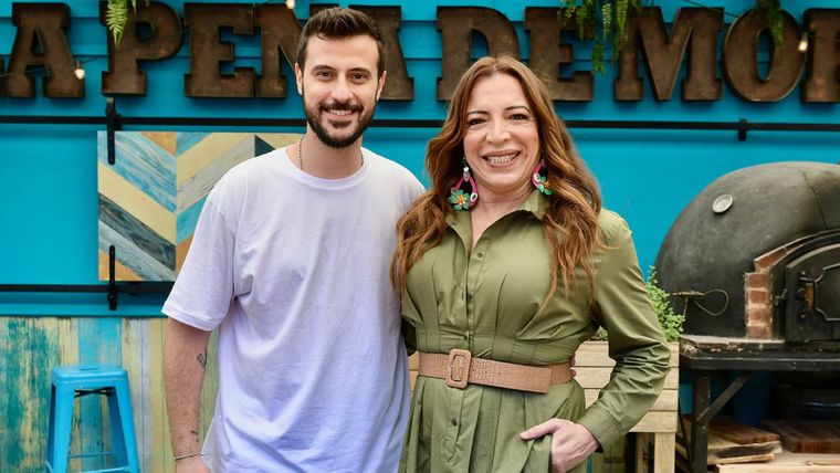 Lizy Tagliani y Diego Leuco en La Peña de Morfi. Lizy Tagliani y Diego Leuco en La Peña de Morfi.
