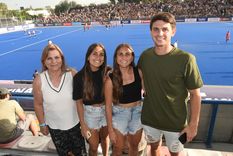 Un estadio colmado alentó a los seleccionados de hockey. Al final de la notas todas las imágenes. Foto: Maximiliano Ríos/MDZ