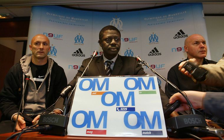 Pape Diouf, al medio. (Foto: La Croix)