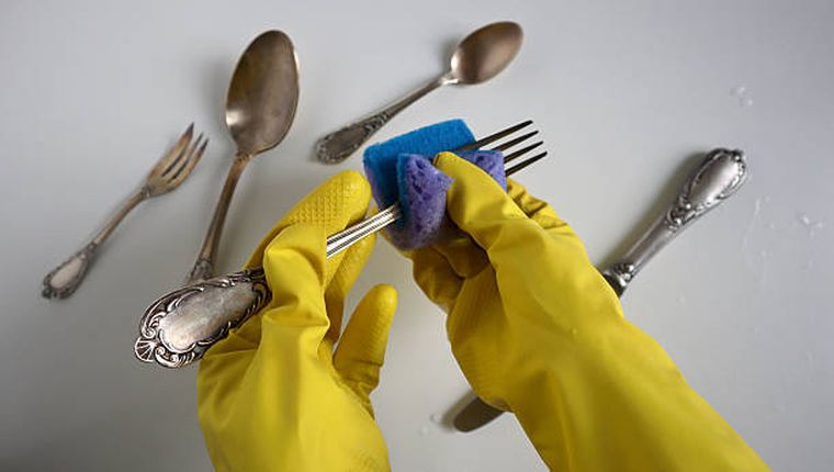 Bicarbonato y té negro para limpiar utensilios de cocina. Bicarbonato y té negro para limpiar utensilios de cocina.
