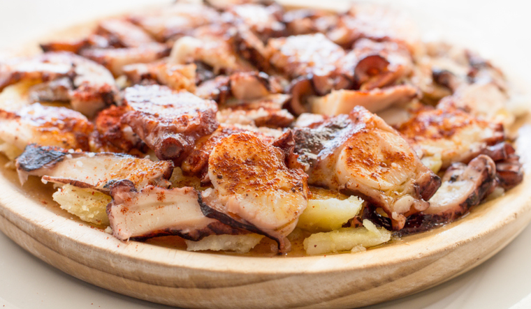 De Galicia al mundo: pulpo a la gallega en tu propia cocina Foto: Shutterstock