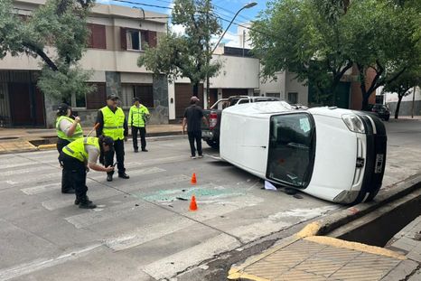 Una traffic y una camioneta protagonizaron el accidente.