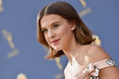 Millie Bobby Brown. Foto: Harpers Bazaar - hips.hearstapps.com