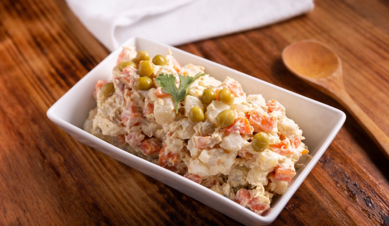 Trucos para hacer la ensalada rusa más rica y cremosa Foto: Shutterstock