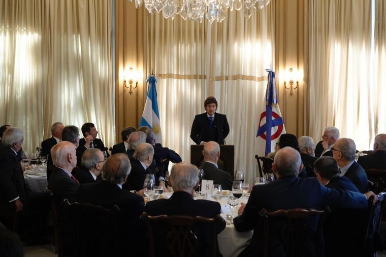 Javier Milei almorzó en el Jockey Club